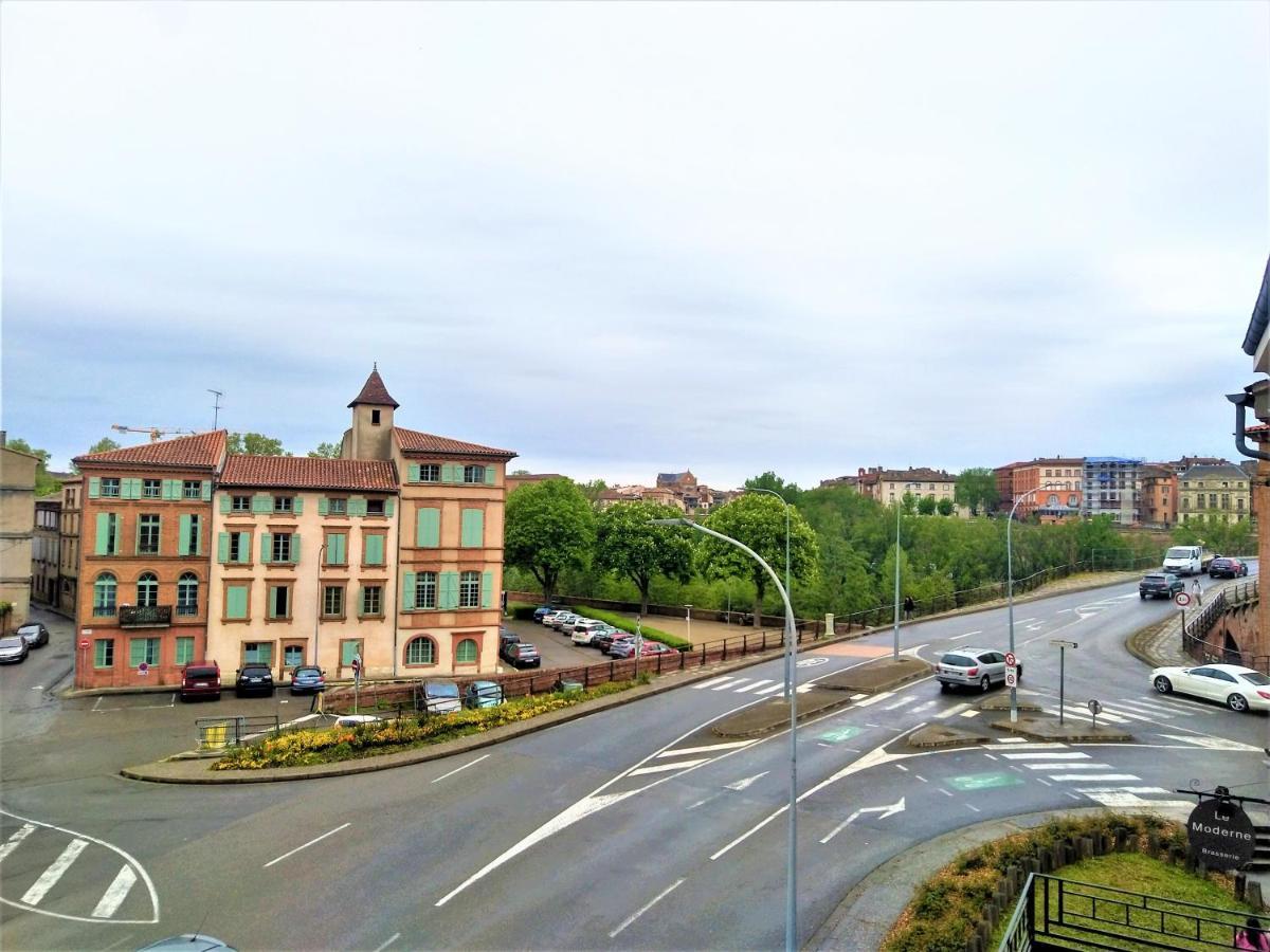 Chambre Privee Et Spacieuse Au Sein D'Un Logement Partage - Central, Quartier Villebourbon - 3 Chambres Doubles - 2 Balcons - Places De Stationnements Gratuites - 5 Min A Pied Gare Et Hypercentre مونْتوبا المظهر الخارجي الصورة